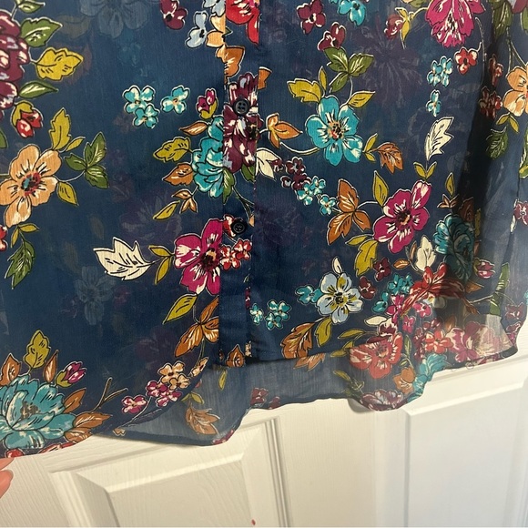 Kut from the Kloth Navy Floral Sheer Sinclaire Button Down Blouse Size Large - Picture 8 of 15